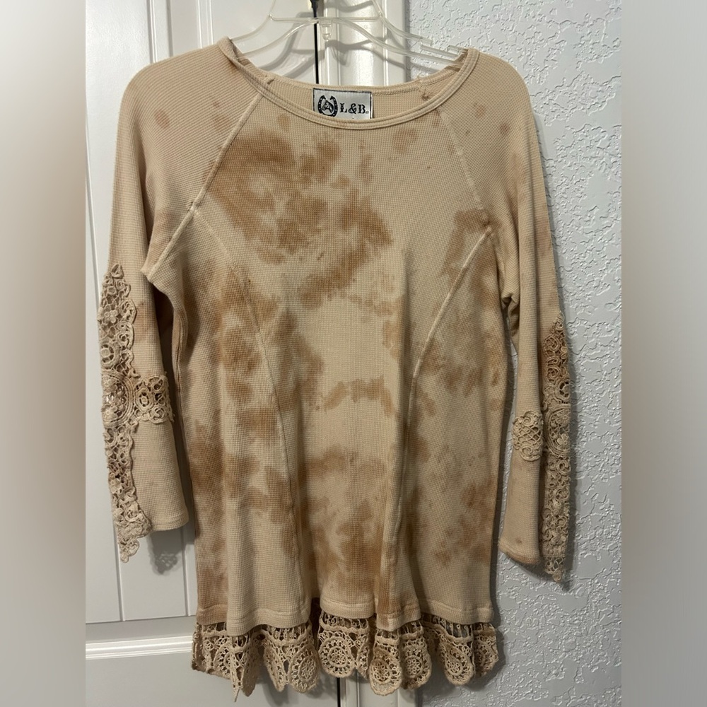 Ladies L&B tan top, size medium.